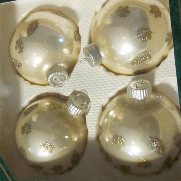 Krebs | Holiday | New Krebs Christmas Box Of 4 3 In Balls Creame Glossy ...